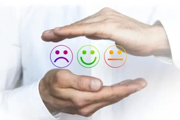 Main avec des émojis